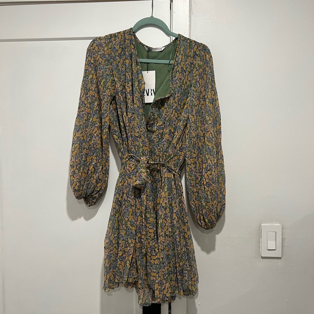 Zara- Printed Pleated mini dress - Picture 4 of 9